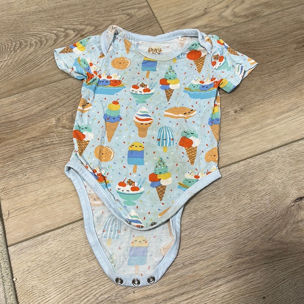 LITTLE SLEEPIES / PLAY ice cream print onesie